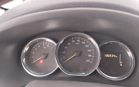 Renault Logan II, 2019 год, 700 000 рублей, 5 фотография