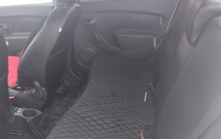 Renault Logan II, 2019 год, 700 000 рублей, 8 фотография