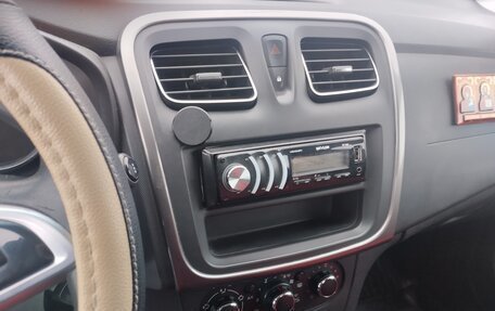 Renault Logan II, 2019 год, 700 000 рублей, 4 фотография