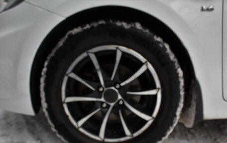 Hyundai Solaris II рестайлинг, 2013 год, 830 000 рублей, 5 фотография