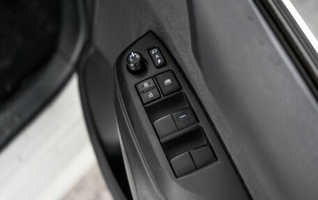 Toyota Yaris, 2020 год, 1 300 000 рублей, 14 фотография