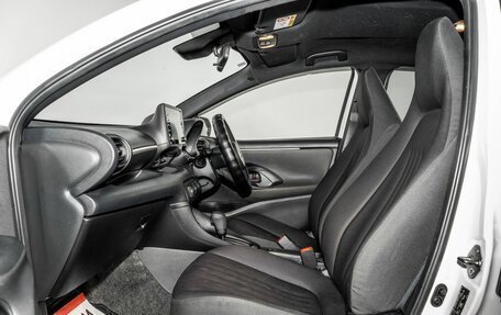 Toyota Yaris, 2020 год, 1 300 000 рублей, 6 фотография