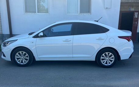 Hyundai Solaris II рестайлинг, 2017 год, 1 050 000 рублей, 1 фотография