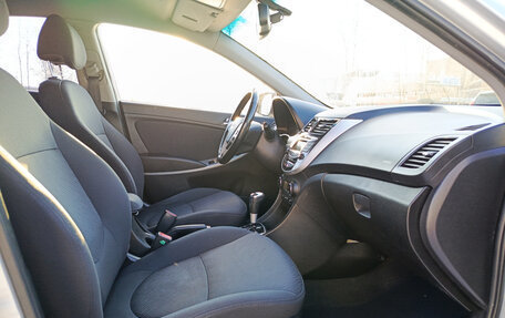 Hyundai Solaris II рестайлинг, 2013 год, 800 000 рублей, 13 фотография