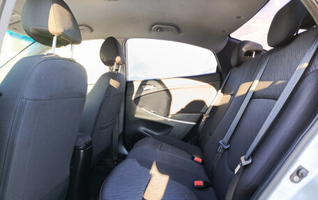 Hyundai Solaris II рестайлинг, 2013 год, 800 000 рублей, 15 фотография