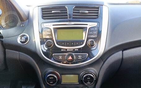 Hyundai Solaris II рестайлинг, 2013 год, 800 000 рублей, 18 фотография