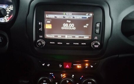 Jeep Renegade I рестайлинг, 2015 год, 1 545 000 рублей, 13 фотография