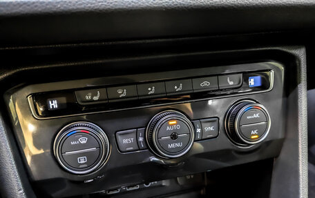 Volkswagen Tiguan II, 2019 год, 2 570 000 рублей, 24 фотография