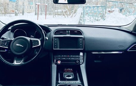 Jaguar F-Pace, 2017 год, 2 570 000 рублей, 21 фотография