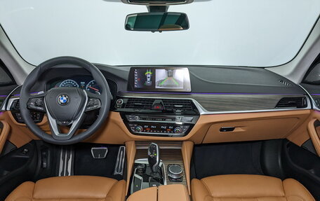 BMW 5 серия, 2019 год, 3 810 000 рублей, 14 фотография