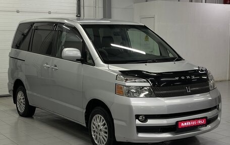 Toyota Voxy II, 2004 год, 999 000 рублей, 1 фотография