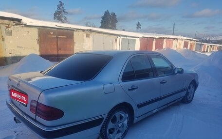 Mercedes-Benz E-Класс, 1996 год, 400 000 рублей, 1 фотография