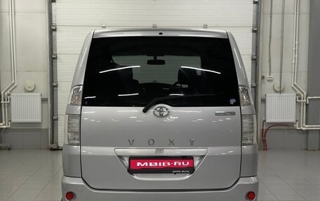 Toyota Voxy II, 2004 год, 999 000 рублей, 5 фотография