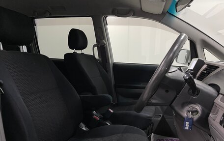 Toyota Voxy II, 2004 год, 999 000 рублей, 16 фотография