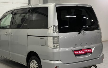 Toyota Voxy II, 2004 год, 999 000 рублей, 7 фотография