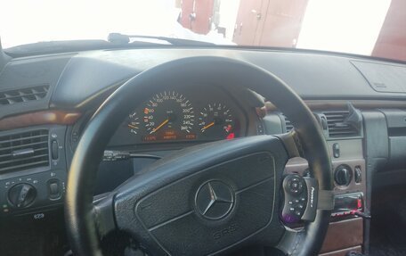 Mercedes-Benz E-Класс, 1996 год, 400 000 рублей, 2 фотография