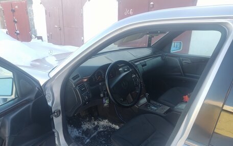 Mercedes-Benz E-Класс, 1996 год, 400 000 рублей, 6 фотография