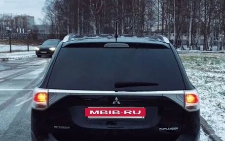 Mitsubishi Outlander III рестайлинг 3, 2014 год, 1 390 000 рублей, 2 фотография