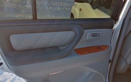 Toyota Land Cruiser 100 рестайлинг 2, 2006 год, 3 650 000 рублей, 10 фотография