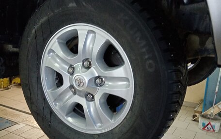 Toyota Land Cruiser 100 рестайлинг 2, 2006 год, 3 650 000 рублей, 28 фотография