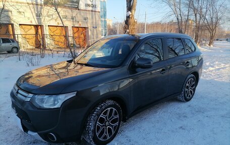 Mitsubishi Outlander III рестайлинг 3, 2014 год, 1 490 000 рублей, 2 фотография