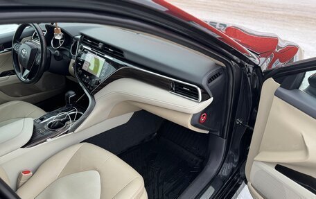 Toyota Camry, 2018 год, 2 550 000 рублей, 4 фотография