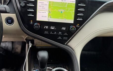 Toyota Camry, 2018 год, 2 550 000 рублей, 9 фотография