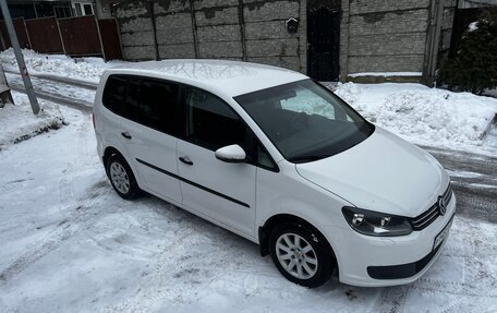 Volkswagen Touran III, 2011 год, 800 000 рублей, 6 фотография