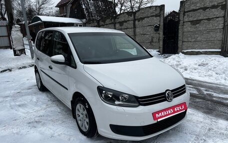 Volkswagen Touran III, 2011 год, 800 000 рублей, 4 фотография