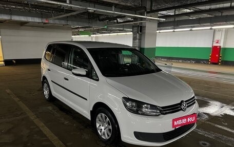 Volkswagen Touran III, 2011 год, 800 000 рублей, 12 фотография