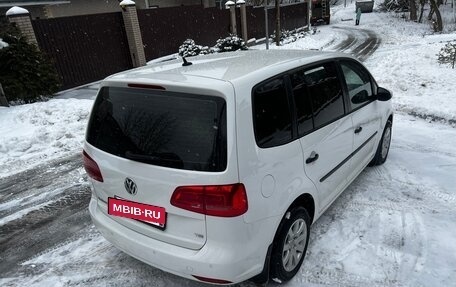 Volkswagen Touran III, 2011 год, 800 000 рублей, 7 фотография