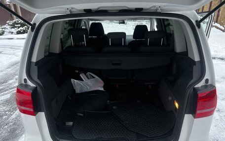 Volkswagen Touran III, 2011 год, 800 000 рублей, 24 фотография