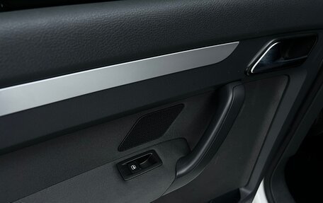 Volkswagen Touran III, 2011 год, 800 000 рублей, 25 фотография