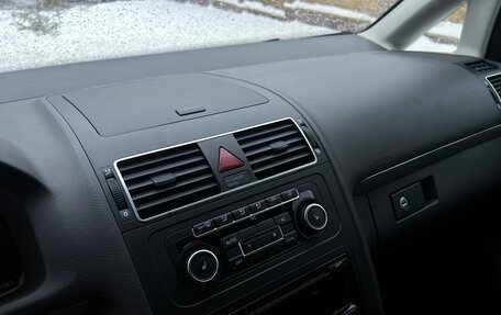 Volkswagen Touran III, 2011 год, 800 000 рублей, 27 фотография