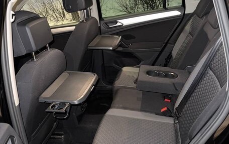 Volkswagen Tiguan II, 2019 год, 2 200 000 рублей, 10 фотография