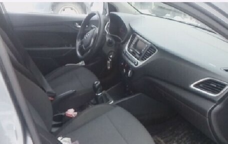 Hyundai Solaris II рестайлинг, 2018 год, 850 000 рублей, 4 фотография