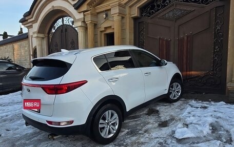 KIA Sportage IV рестайлинг, 2018 год, 2 242 000 рублей, 2 фотография