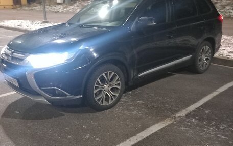 Mitsubishi Outlander III рестайлинг 3, 2018 год, 1 500 000 рублей, 3 фотография