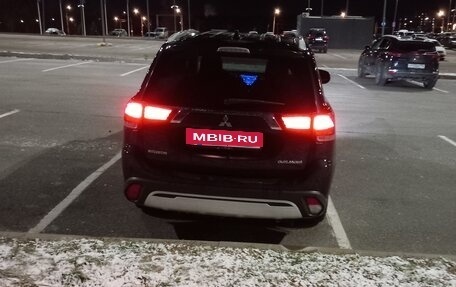 Mitsubishi Outlander III рестайлинг 3, 2018 год, 1 500 000 рублей, 2 фотография