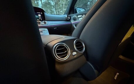 Mercedes-Benz E-Класс, 2020 год, 5 300 000 рублей, 29 фотография