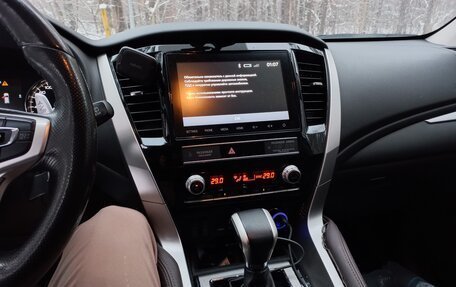 Mitsubishi Pajero Sport III рестайлинг, 2022 год, 4 000 000 рублей, 8 фотография