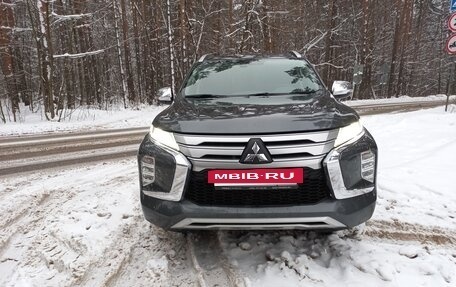 Mitsubishi Pajero Sport III рестайлинг, 2022 год, 4 000 000 рублей, 3 фотография