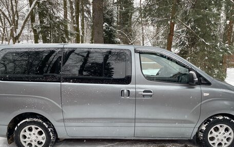 Hyundai Grand Starex Grand Starex I рестайлинг 2, 2011 год, 1 750 000 рублей, 3 фотография