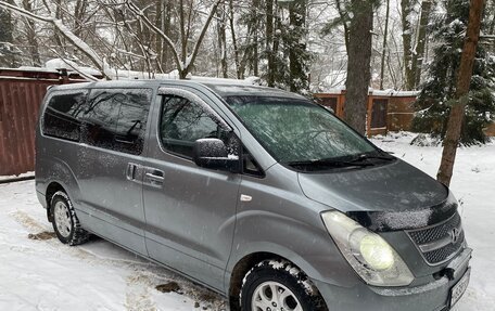 Hyundai Grand Starex Grand Starex I рестайлинг 2, 2011 год, 1 750 000 рублей, 2 фотография