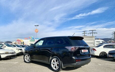 Mitsubishi Outlander III рестайлинг 3, 2013 год, 1 090 000 рублей, 2 фотография