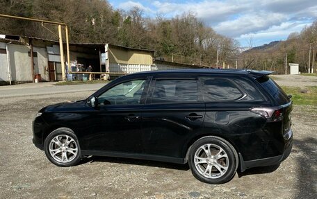 Mitsubishi Outlander III рестайлинг 3, 2013 год, 1 090 000 рублей, 9 фотография