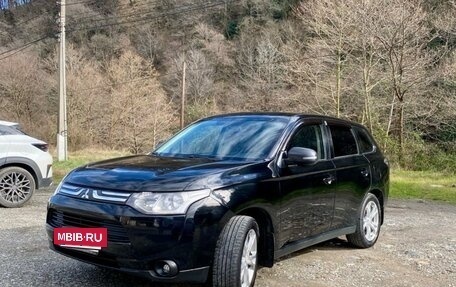 Mitsubishi Outlander III рестайлинг 3, 2013 год, 1 090 000 рублей, 14 фотография