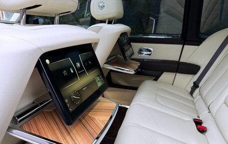 Rolls-Royce Cullinan, 2018 год, 34 900 000 рублей, 28 фотография