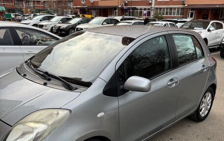 Toyota Yaris III рестайлинг, 2006 год, 530 000 рублей, 3 фотография