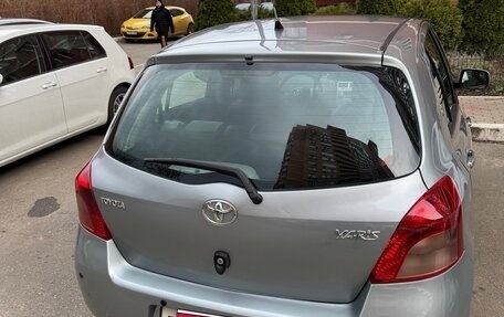 Toyota Yaris III рестайлинг, 2006 год, 530 000 рублей, 2 фотография